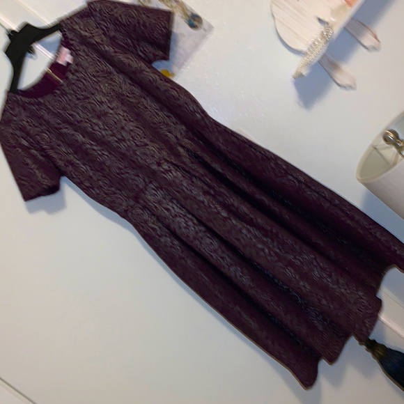 Large dress past knees a little - Picture 2 of 3